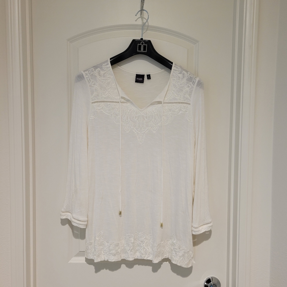 Rafealla Women's Embroidered White top. Medium #272